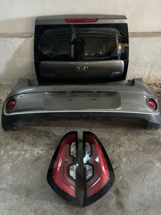 Кришка багажника ляда бампер ліхтар Kia Soul Ev колір IM (комплект)