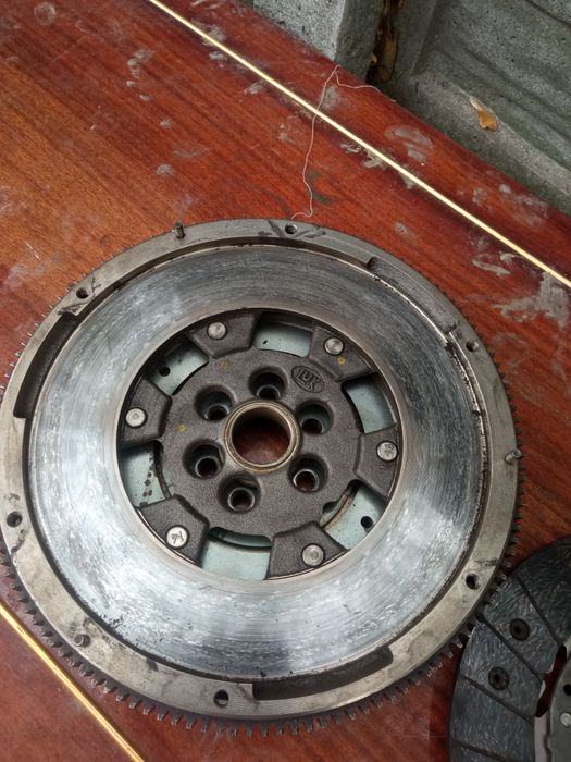 Двохмасовий маховик