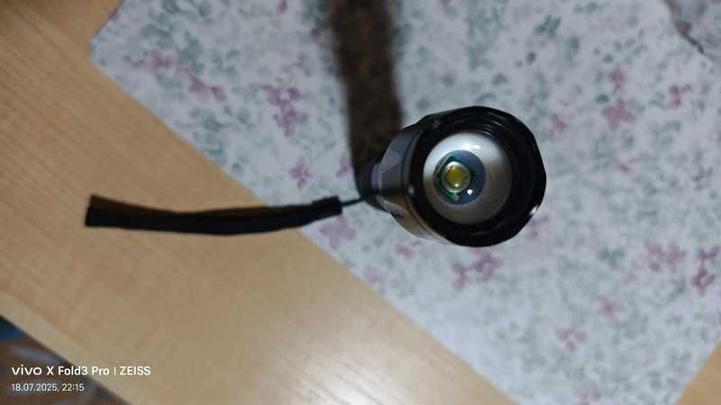 Latarka taktyczna szperacz stroboskop 2w1 LED zoom