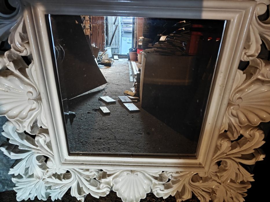 Lustro ozdobne biale