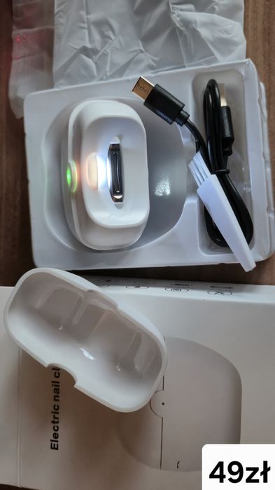 elektryczny obcinacz do paznokci model CH-706