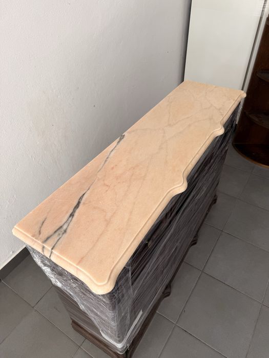 Aparador em Madeira com Tampo de Mármore - Usado
