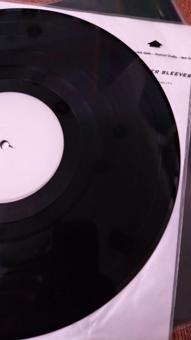 Gun Taking on the world 
Capa e disco muito bom estado 
30€
Led Zeppel