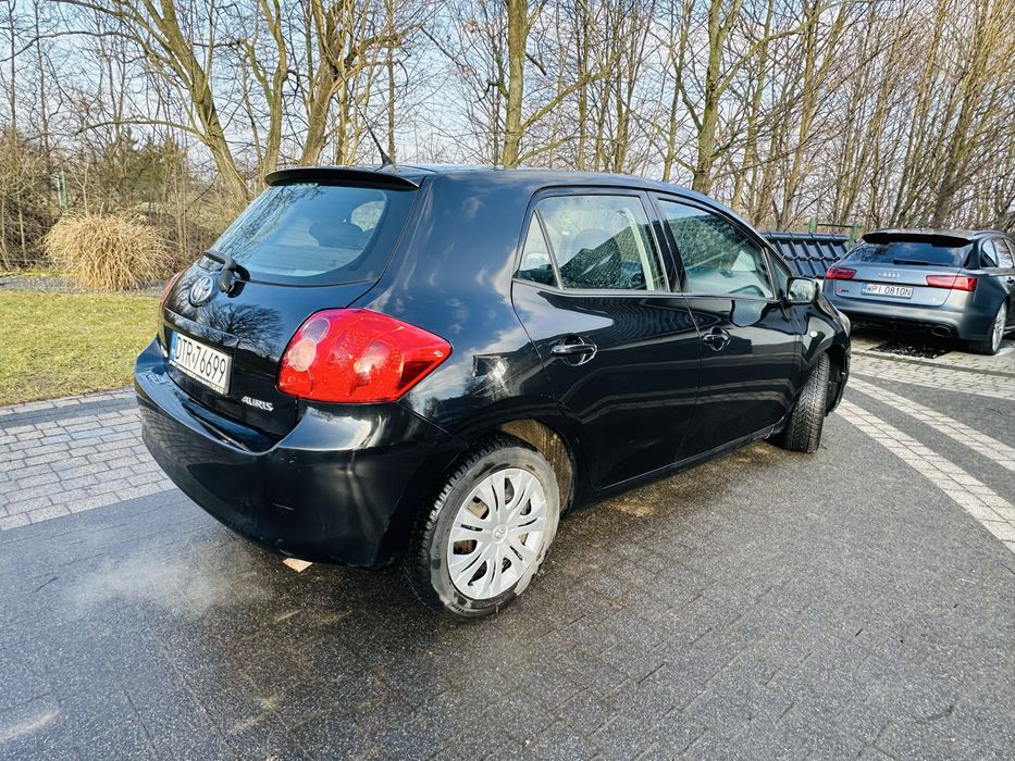 Toyota Auris 1.6benzyna automat 102tys km nowe opony opłaty 2027 klima