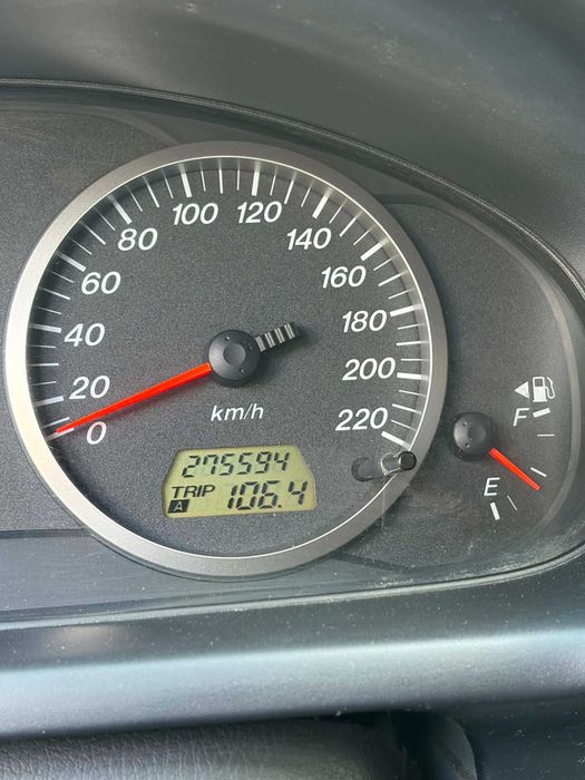 samochód osobowy mazda 2