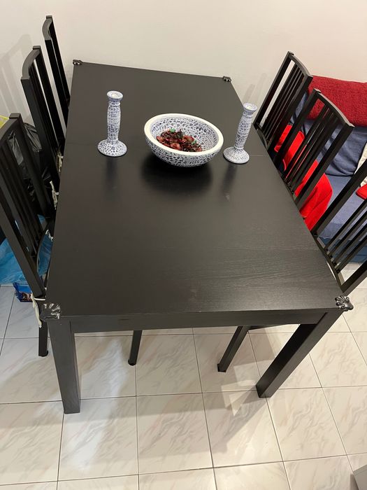 Mesa e cadeiras Muito bom estado