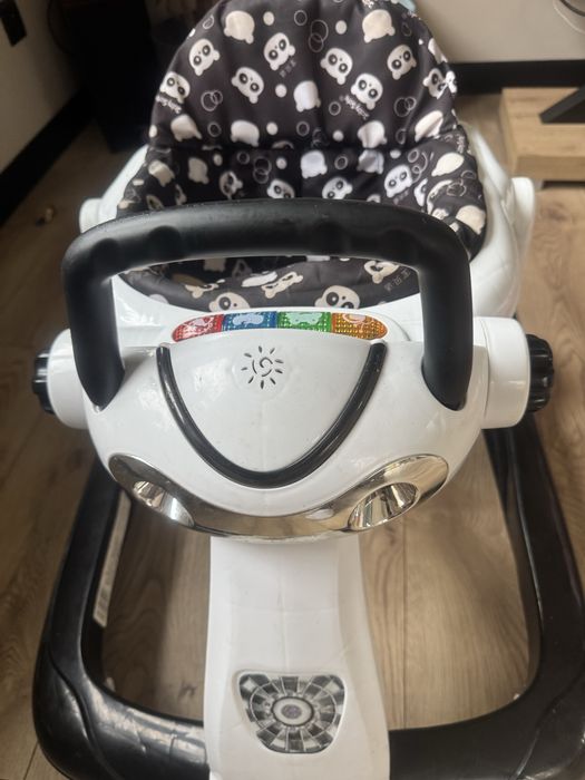 Chodzik dla dziecka grajacy