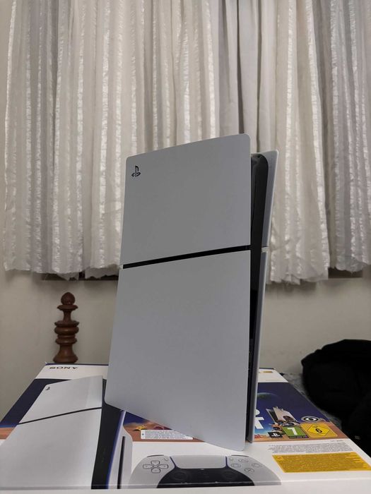 PS5 Standard 1 TB com Leitor de Disco – Como Nova | Pouco Uso + Astro