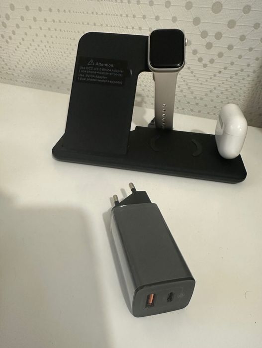 Apple 4-in-1 Desktop Charger64752348077955121