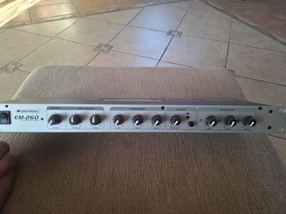 Mikser rack 1U Tascam EM-260