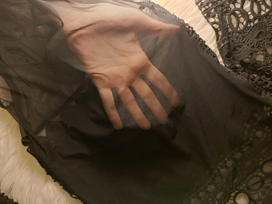 piękne czarne ażurowe body z siateczką na plecach