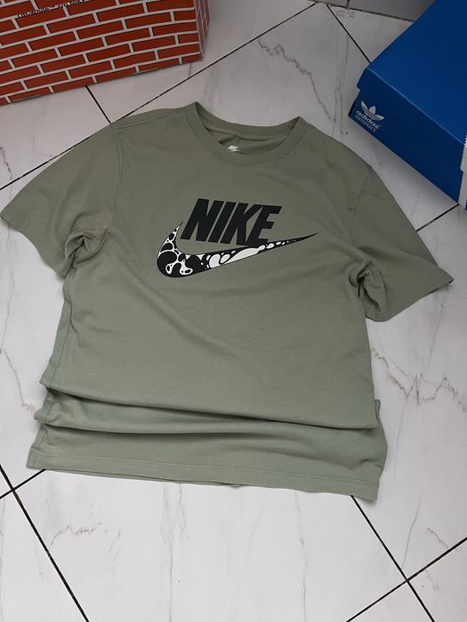 Nike t-shirt & champion short