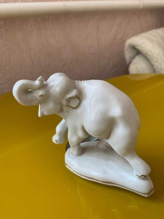 Винтажная коллекционная фарфоровая фигурка слона