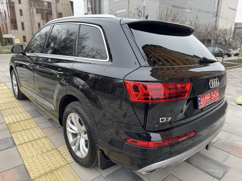 Продам Audi Q7 7 мест