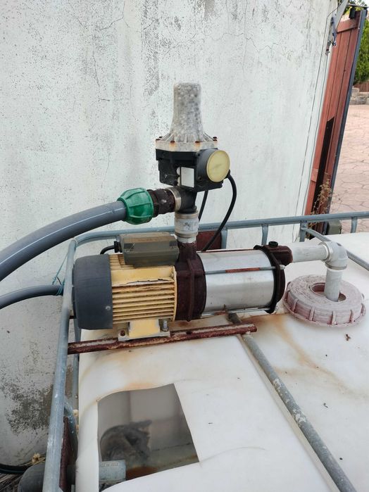 Depósito 1000 litros água com bomba de água monofásica