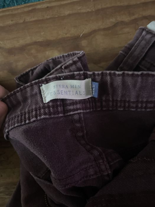 Calcas de ganga cor de vinho