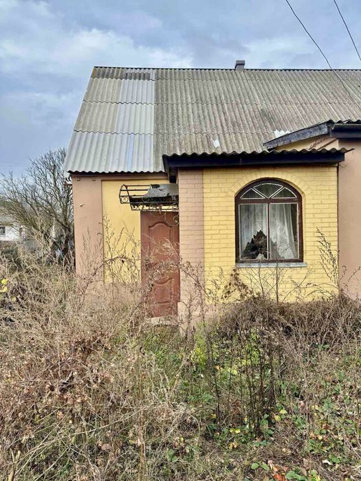 Затишний будинок у с. Шарки (Київська обл.) – 25 соток землі!