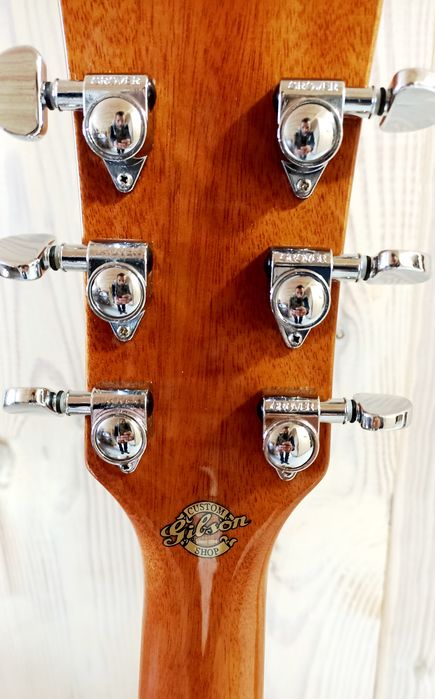 Акустична гітара Gibson j200