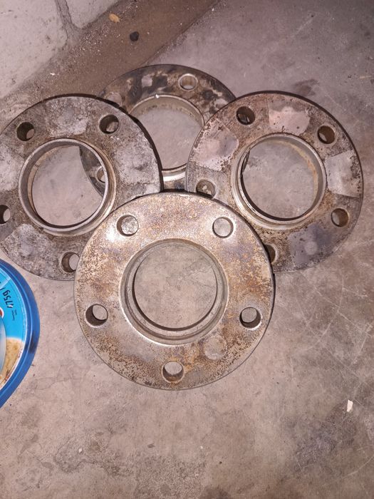 Dystanse BMW z 74.1 na 76.2 z śrubami