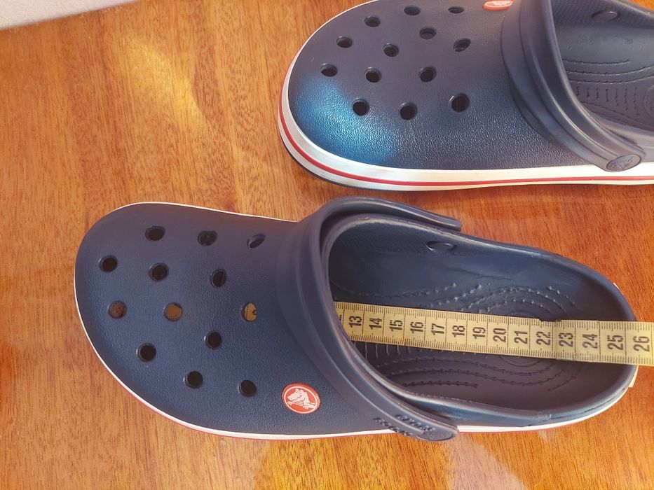 Тапочки фірми crocs оригінал 

Стан класний 

Привезено із закордону в