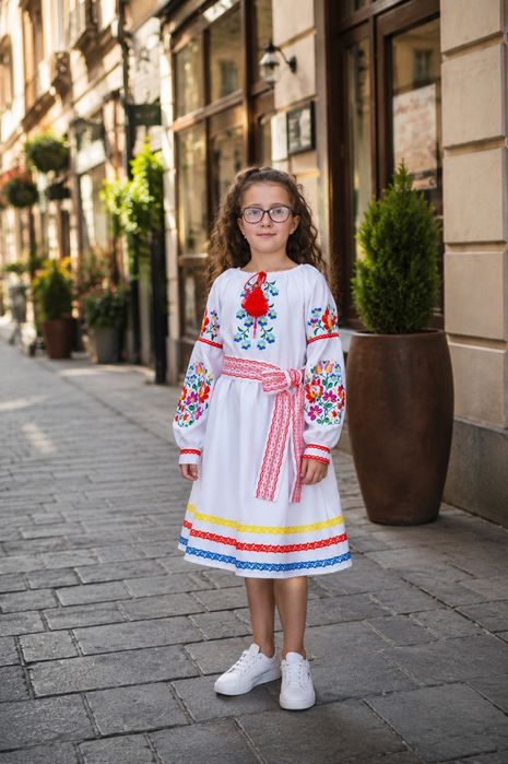 дитячі вишиванки,вишиті костюми