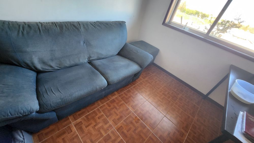Sofá 2 lugares + puff