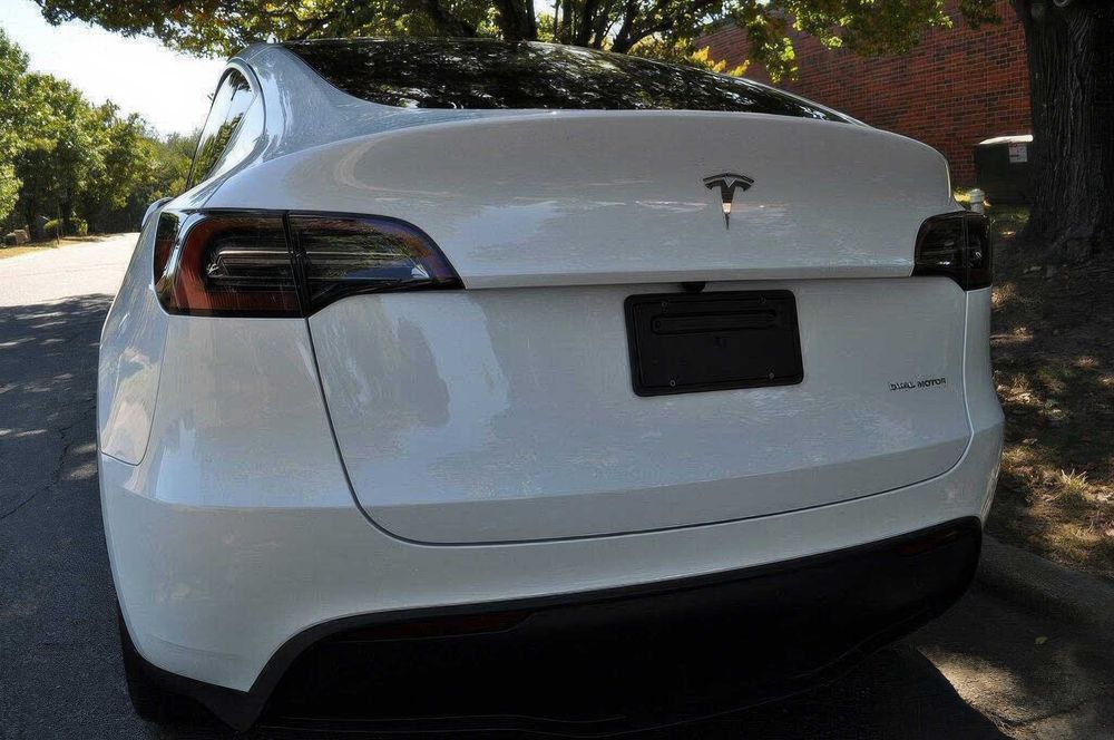 Tesla Model Y Long Range      2023