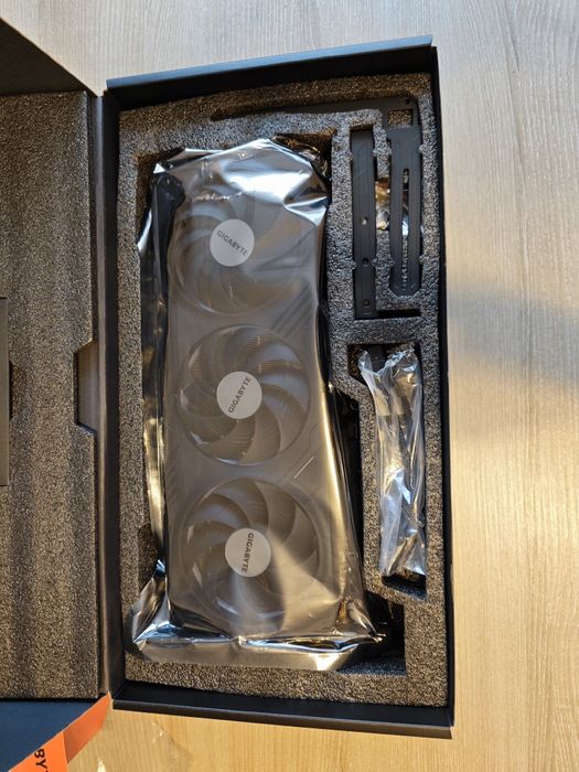 GeForce RTX™ 4070 Ti GAMING OC 12G