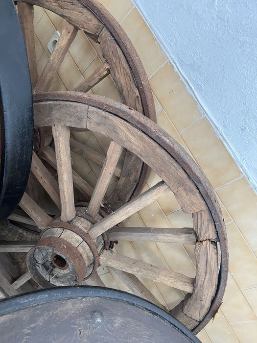 Vendo rodas de carroça