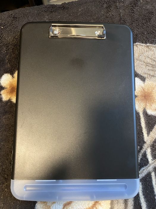 Папка для бумаг та канцелярії