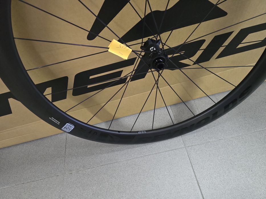 Roda da frente nova reynolds 46 blacklabel