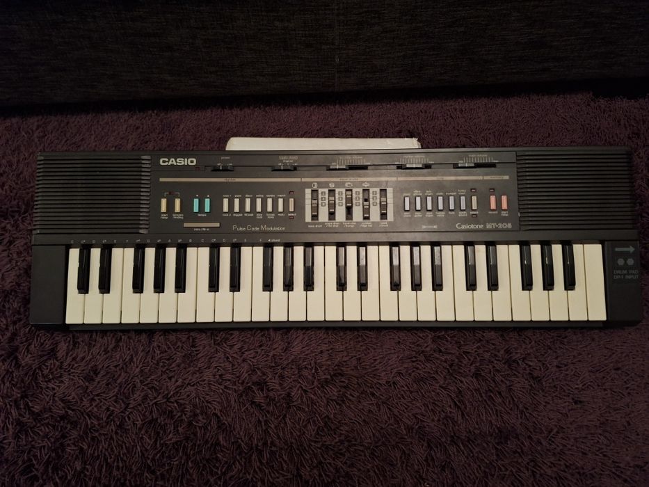 Piano / Órgão Casio MT 250