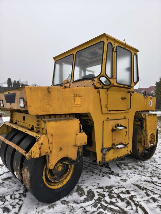 Walec stalowo-gumowy Hamm DV 8 K