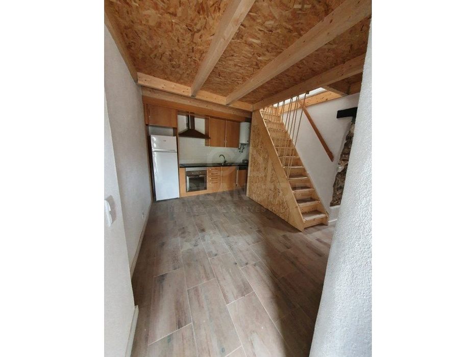Moradia T1+1 com terraço e zona exterior de convívio