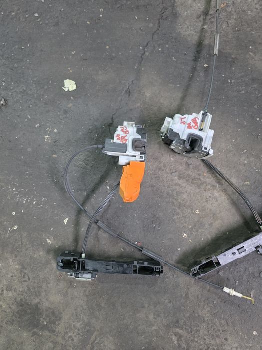Ford Ka mk2 Zamek drzwi Przód