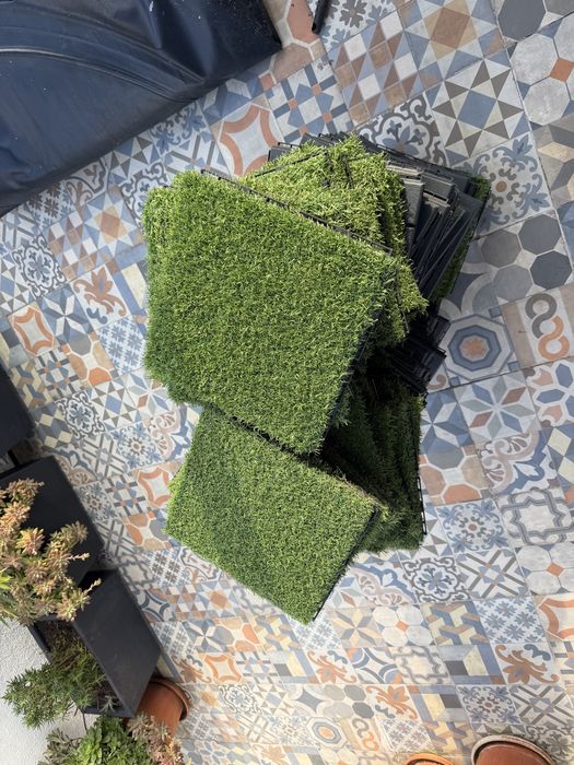 Pavimento exterior ikea runnen relva artificial e deck plastico