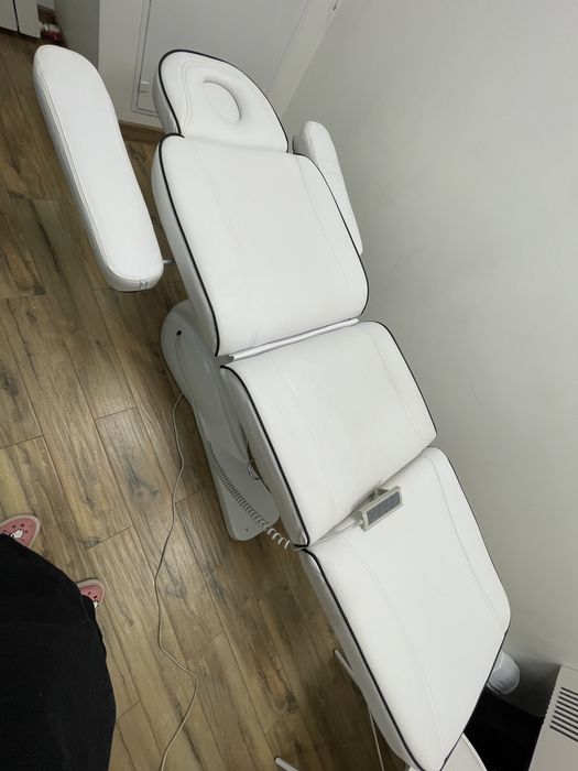 Косметологічна електрична кушетка Calissimo Liam 3 двигуна біла