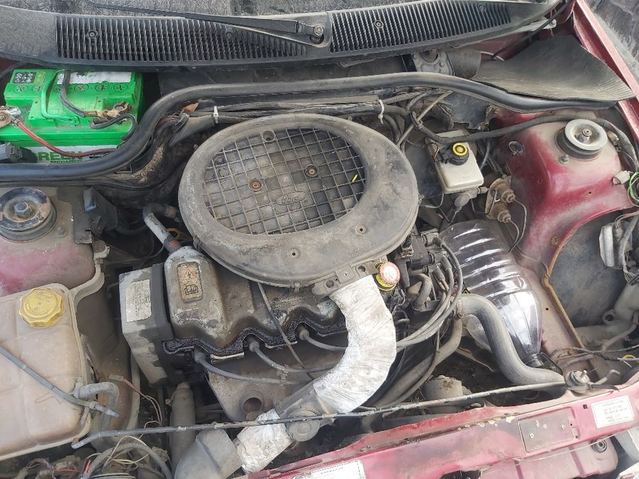 Форд,ескорд 1991 рік 1.4 бензин,машина заводиться