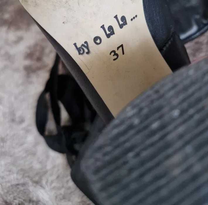 By o la la skórzane botki na obcasie wiązane czarne  inpost gtaris