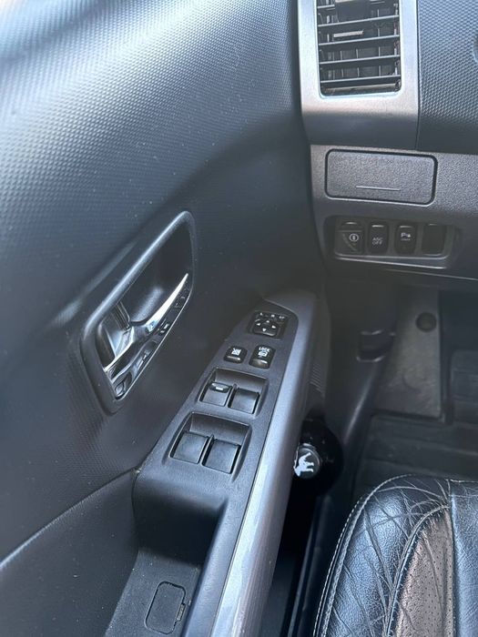 Митсубиши аутлердер 2 хл