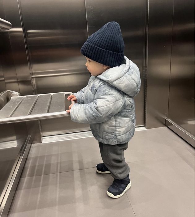 Стильна куртка від Zara . Пальто , пуховик .