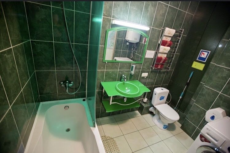 Хостел на позняках поряд з метро жк корона , поряд харківська осокорки