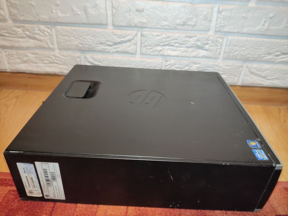Komputer  HP 8200 SFF  - SSD 250  - Monitor 22 - Windows 11