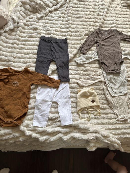 Одежда на 3-6 месяцев с комбинезоном H&M