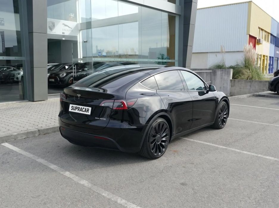 Tesla Model Y Performance Dual Motor AWD foto 2