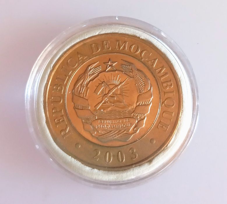 10000 Meticais Moçambique 2003 e 5 Rand Isemula África 2011.