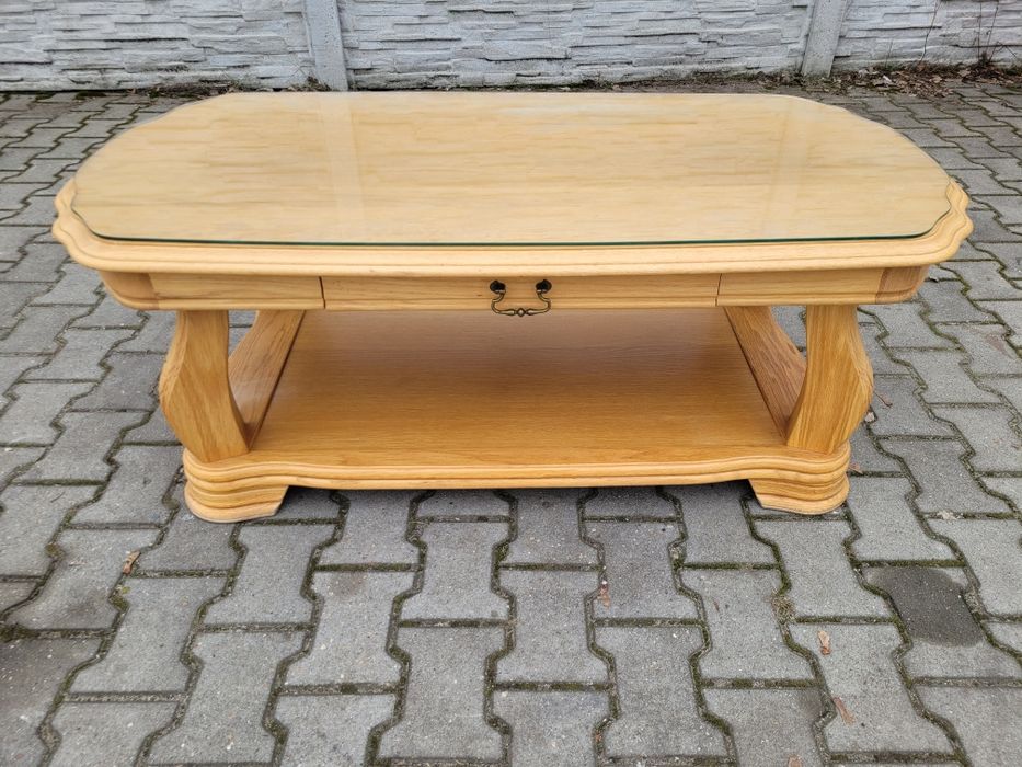 Elegancka dębowa ława z szybą.