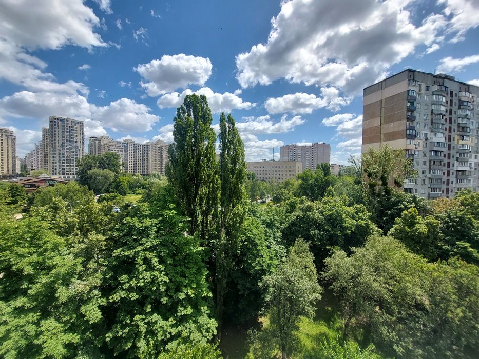 Продам 1-кімнатну, вул. Героїв Маріуполя 9, М Іподром