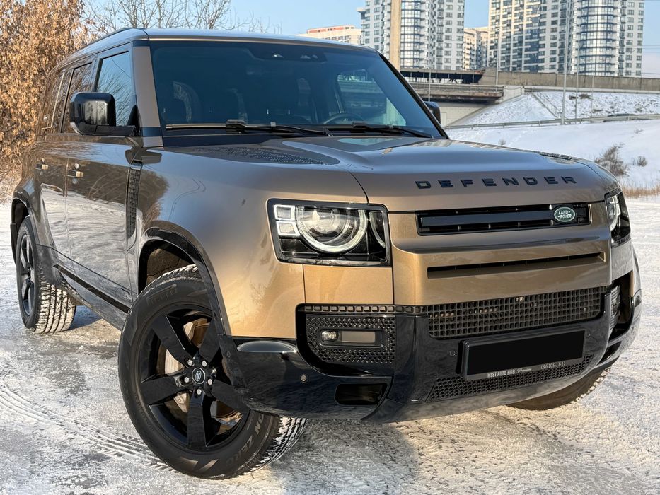 Land Rover Defender D300 X-Dynamic