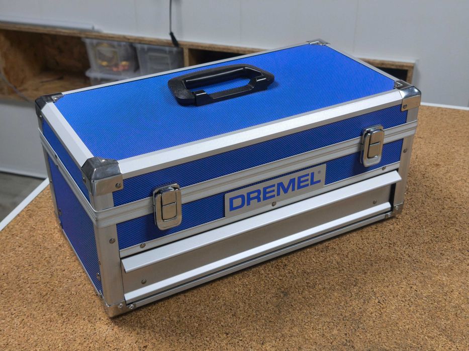 Kit Dremel 8220 Platinum Edition (Mala Alumínio) - Como Novo